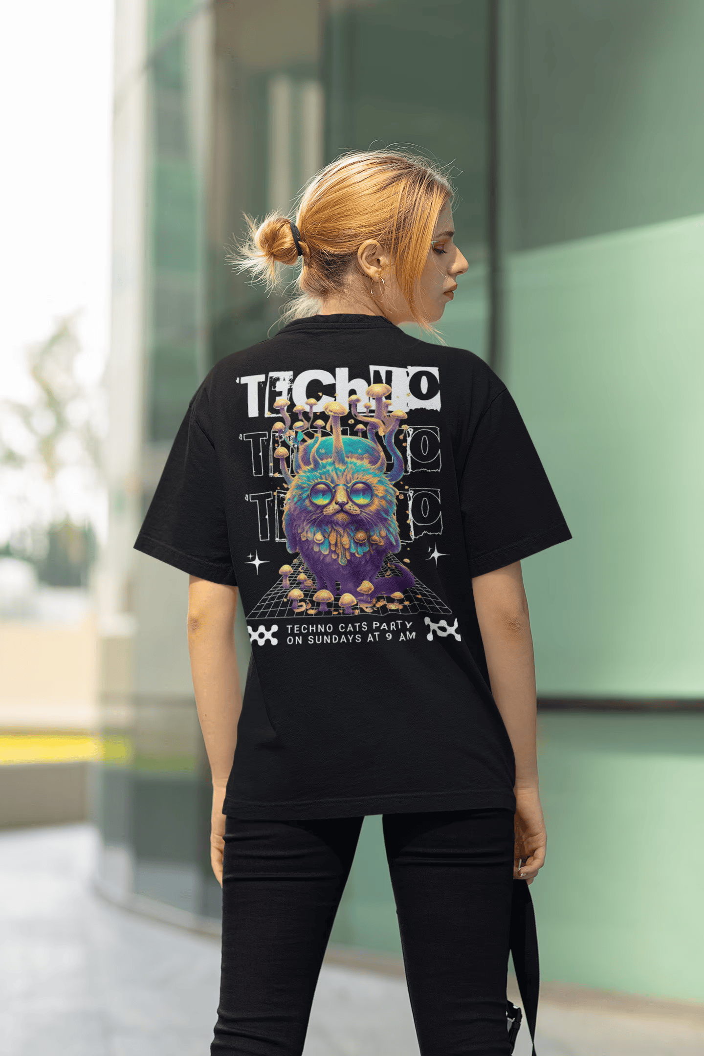 Minimalistisches Rave-Shirt für Techno-Liebhaber: Katze im cleanen Artwork