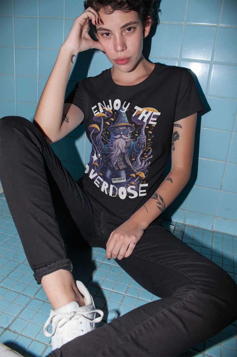 Streetwear Tee with Acid Cat psychedelic print from Catsondrugs