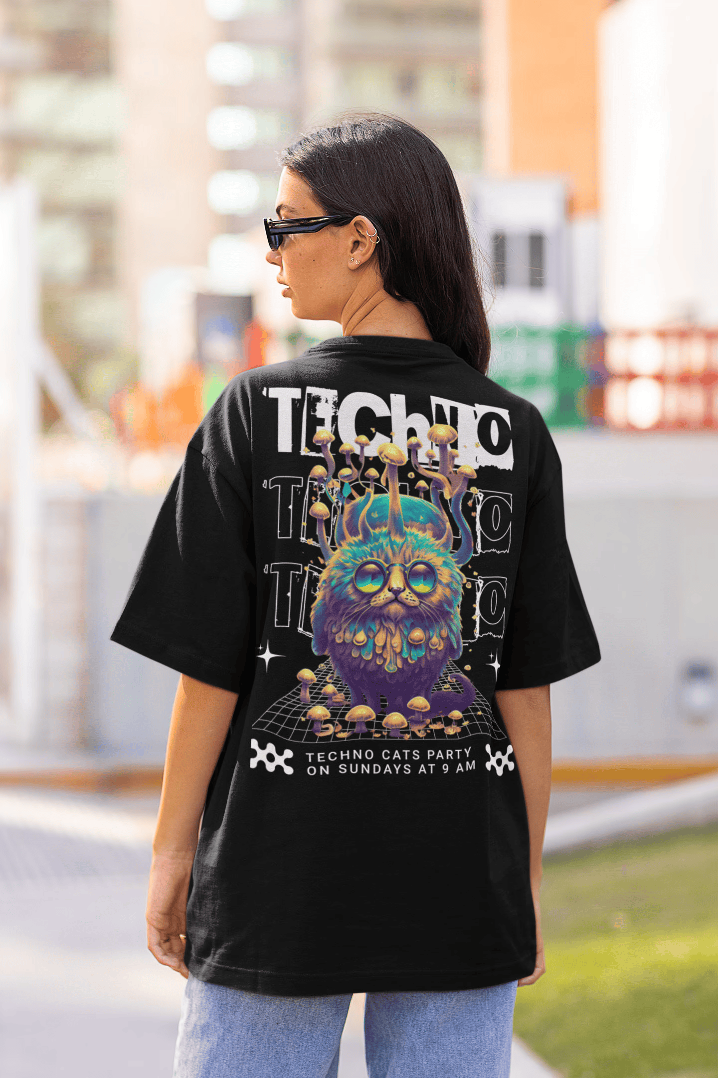 Stylisches T-Shirt mit Katze im Techno-Design – cleane Mode für Fans der Szene