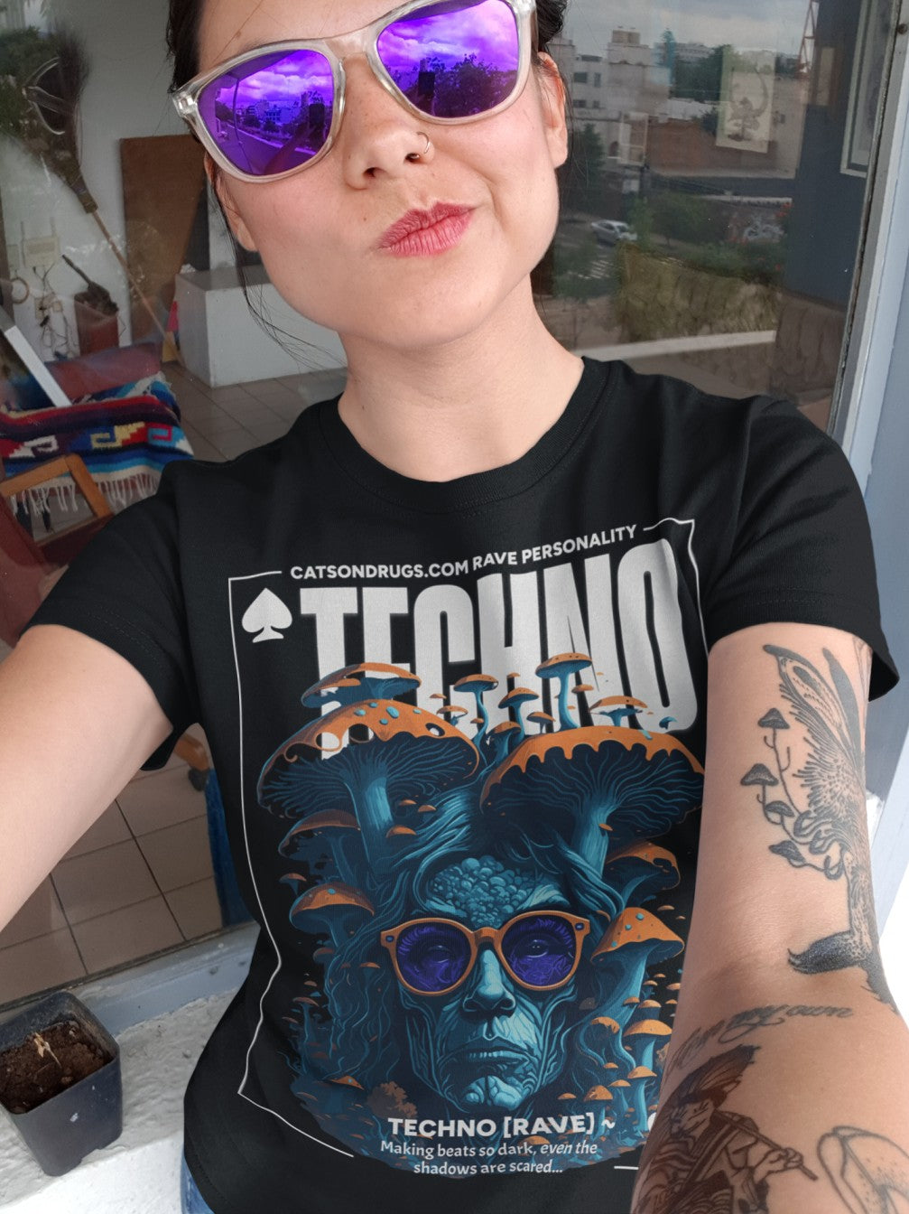camiseta techno mujeres de catsondrugs.com