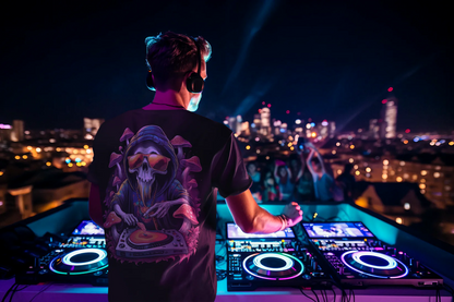 Techno T-Shirt im psychedelischen Stil – perfekte Mode für Techno Liebhaber